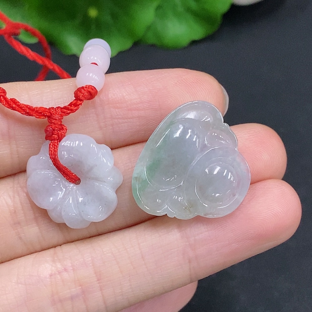 F32806924 Jadeite Pendant Sell as a Lot with Non-Jadeite Beads