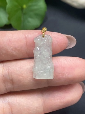 F19120975 Jadeite Bamboo Pendant with 18K Gold Clasp Total Weight 1.701g