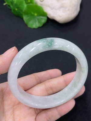 F46567258 翡翠正圈手镯 圈口58.3mm 货品总约重58g