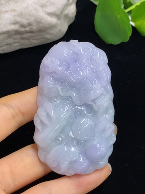 F46565254 翡翠龙牌挂件 货品总重约64.7克