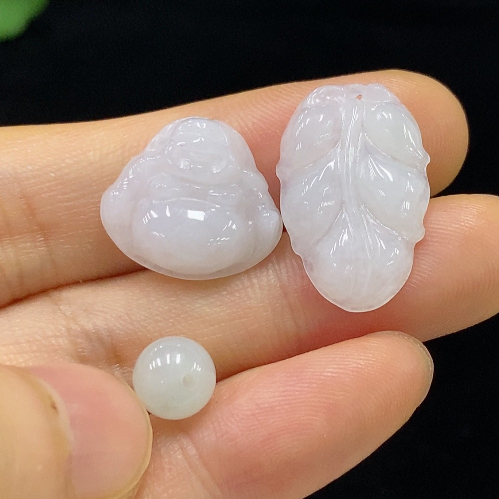 F33928313 Jadeite Pendant/Round Beads Sell as a Lot