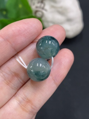 F35126141 Jadeite Beads Sell as a Lot
