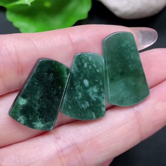 F34021409 Jadeite Pendant Sell as a Lot