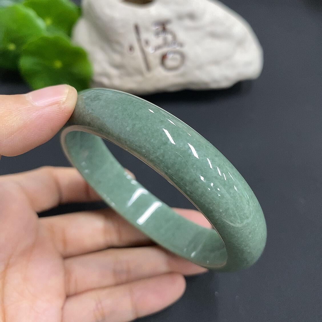 F1121968 Jadeite Regular Bangle with Cracks and Lines - Size 58.4