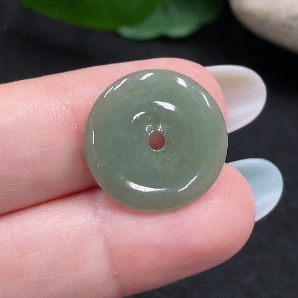 F33873457 Jadeite Peace Knot Pendant Total Weight Approx. 1.9g