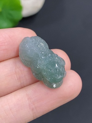 F42955961 翡翠貔貅挂件 货品总重量约5.7克