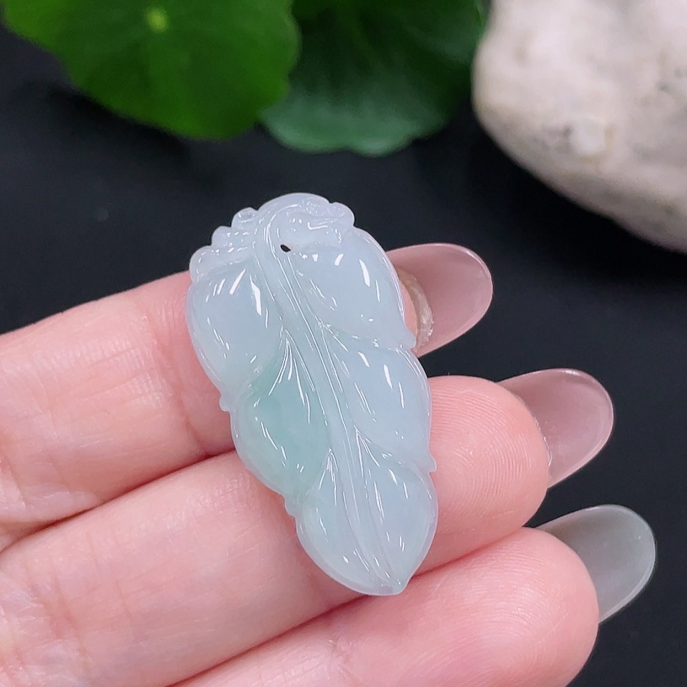 F29360928 Jadeite Pendant Leaf Total Weight Approx. 4.43g