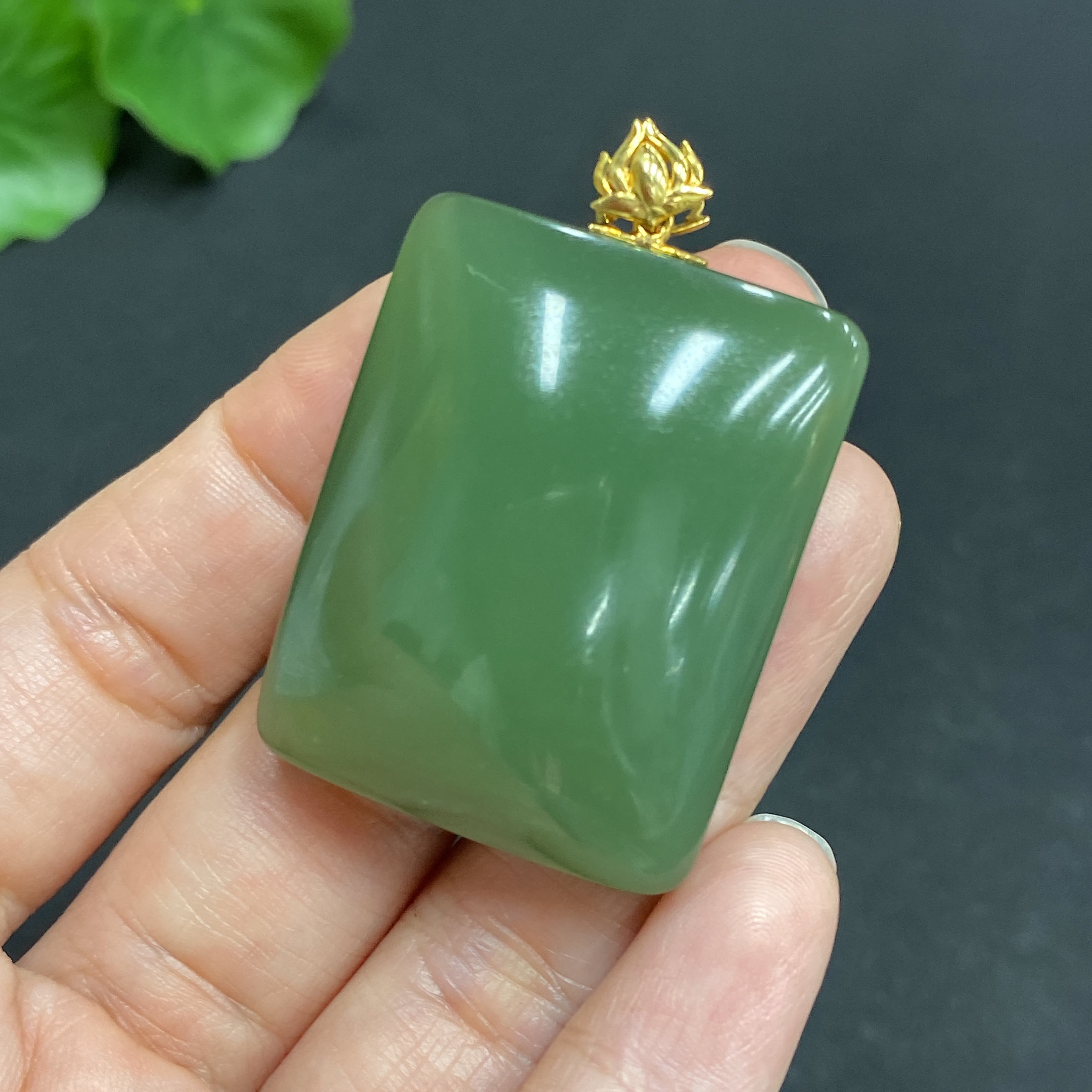 H22439257 Hetian Jade Pendant, Plain Pendant with 18k Gold Clasp, Total Weight Approx. 29g