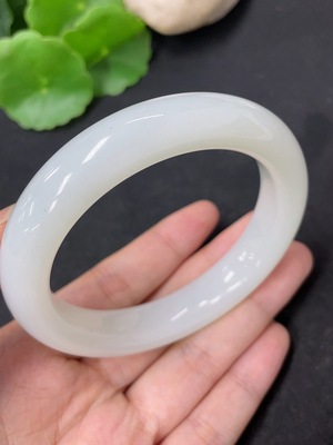 H46576138 和田玉正圈手镯 圈口58.8      货品总重约68.2g