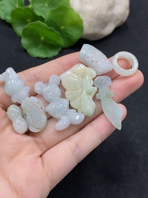 F34995284 Jadeite Pendant