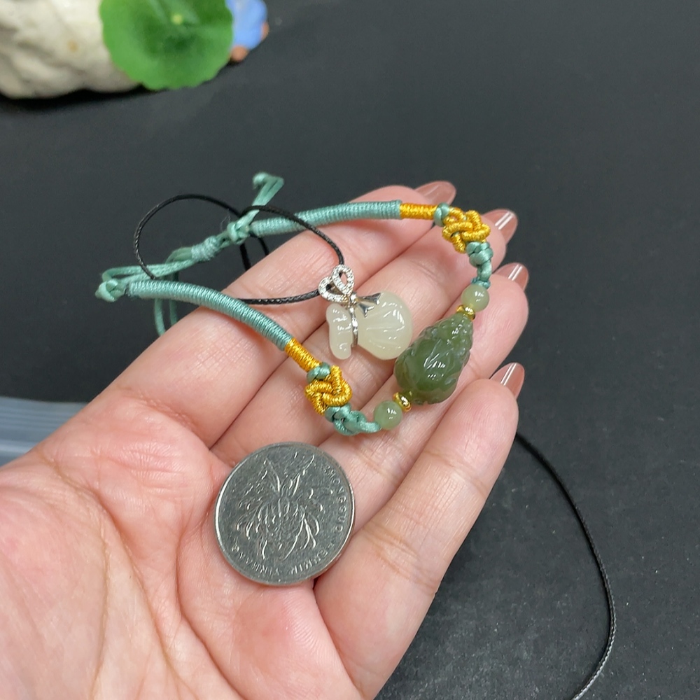 H34004111 Hetian Jade Bracelet with Inlaid Pendant