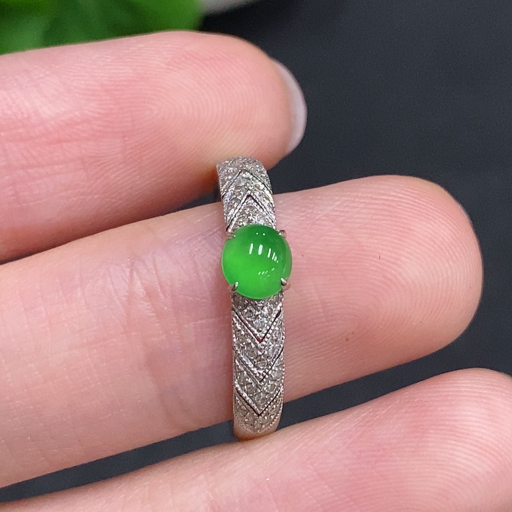 F33942207 Jadeite Cabochon Ring 18k Gold Total Weight Approx. 2.5g Size 16 Accented with Diamonds