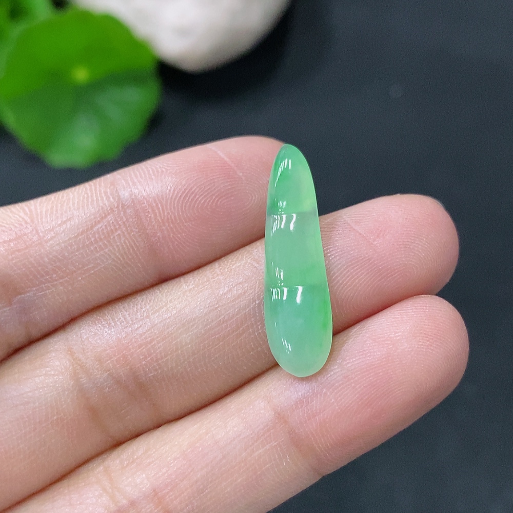 F31587395 Jadeite Inlaid Lucky Bean