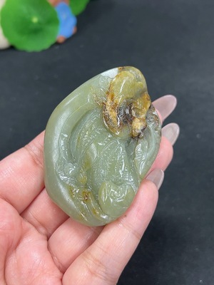 H41844562 和田玉挂件 仿古件 货品总重约83.4g 皮色成因未定 含其他矿物成分
