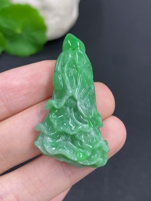 F41933107 翡翠白菜挂件 货品总重量约10.6克