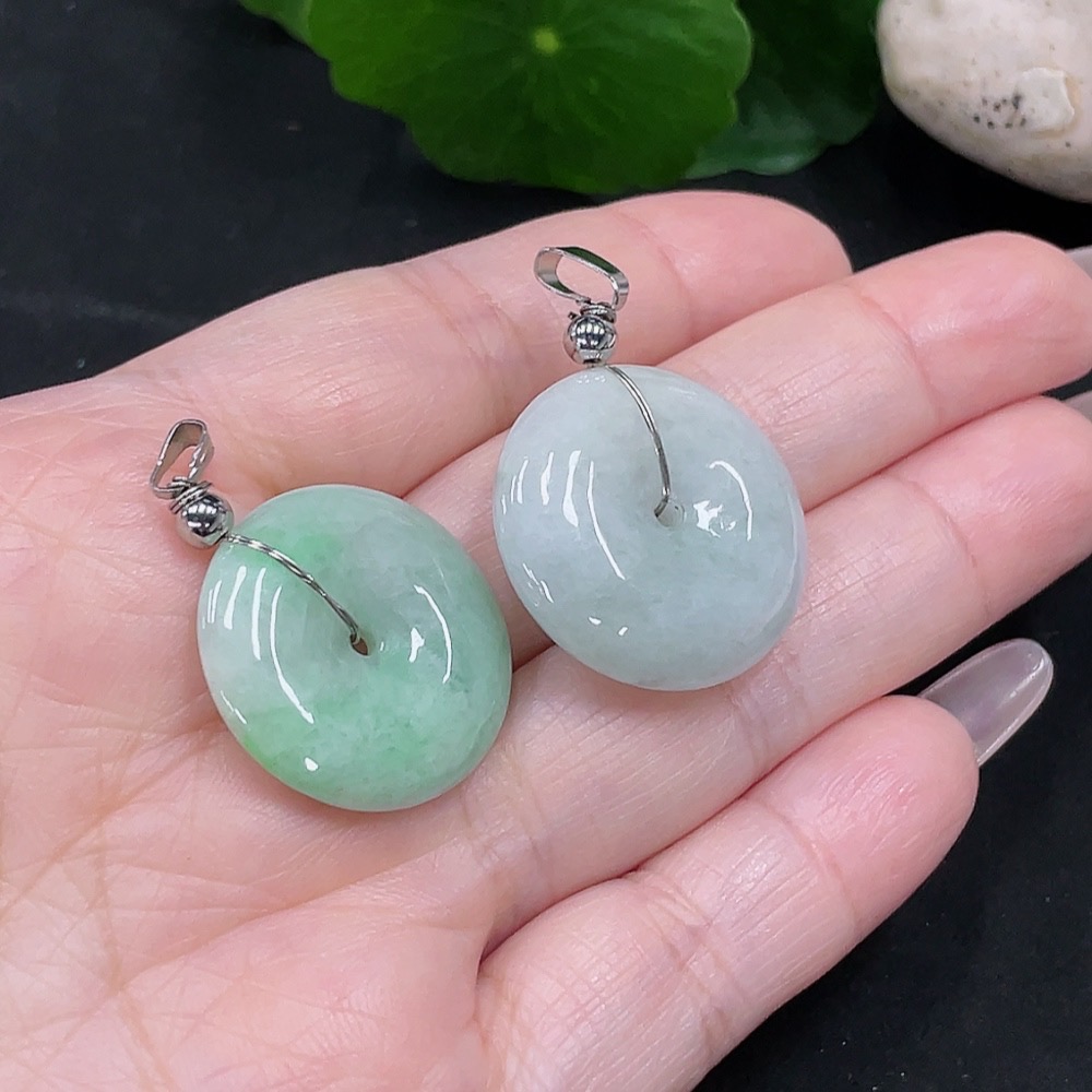 F34069648 Jadeite Peace Knot Pendant Non-Gold Inlaid