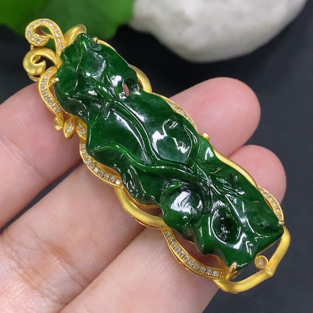 F34023331 Jadeite Inlaid Pendant 18K Gold Total Weight Approx.8.9g With Diamond Inlay Containing Other Mineral Components
