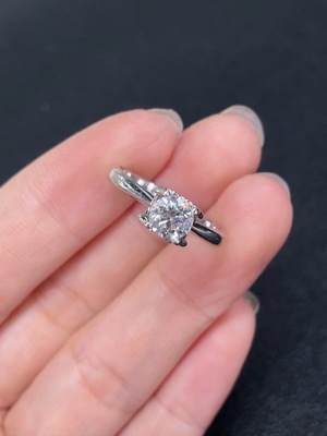 M43152791 钻石镶嵌戒指  18k金  16圈口  货品总重约3.07克   印记  D0.70ct