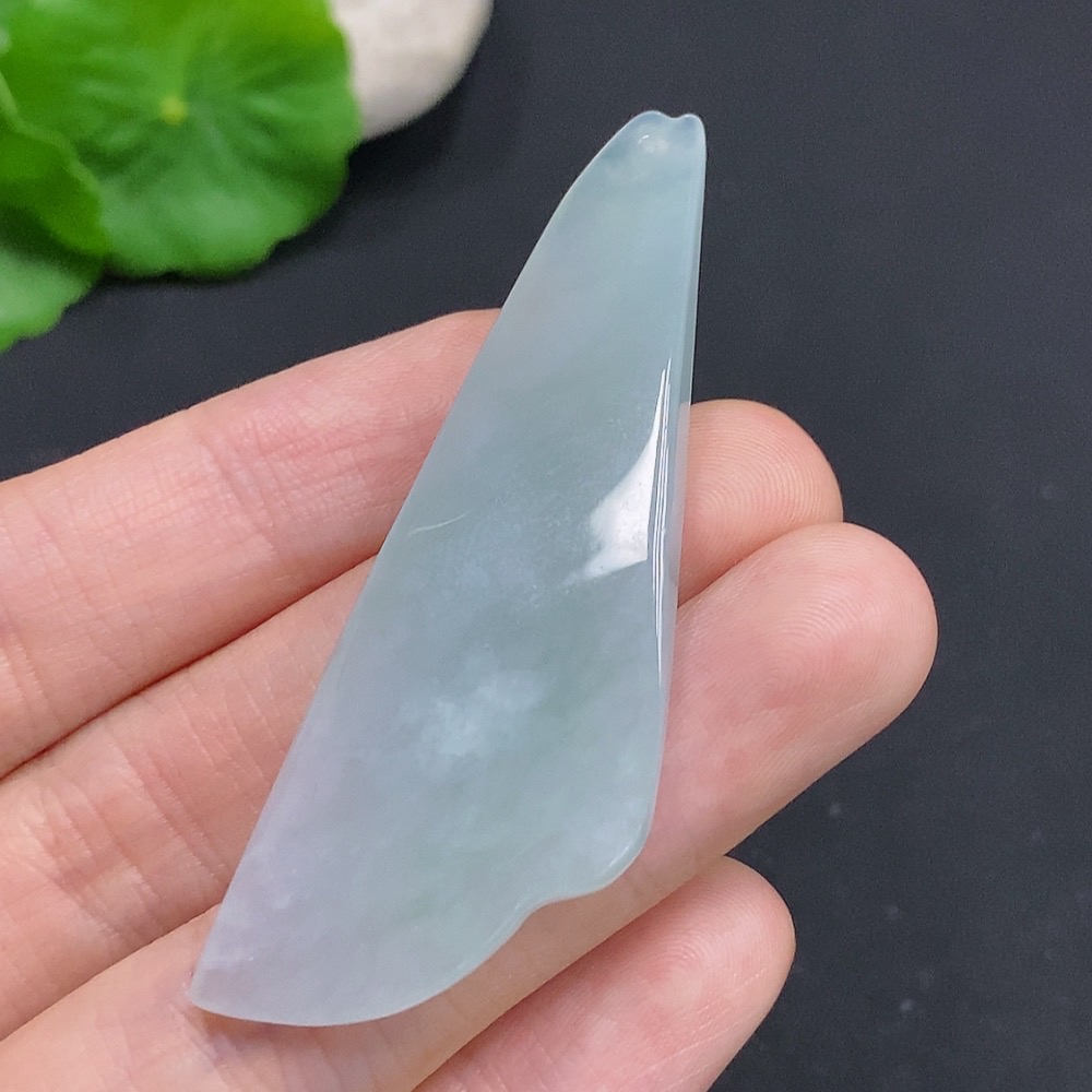 F32757124 Jadeite Freeform Pendant (Total Weight Approx. 13.1g)