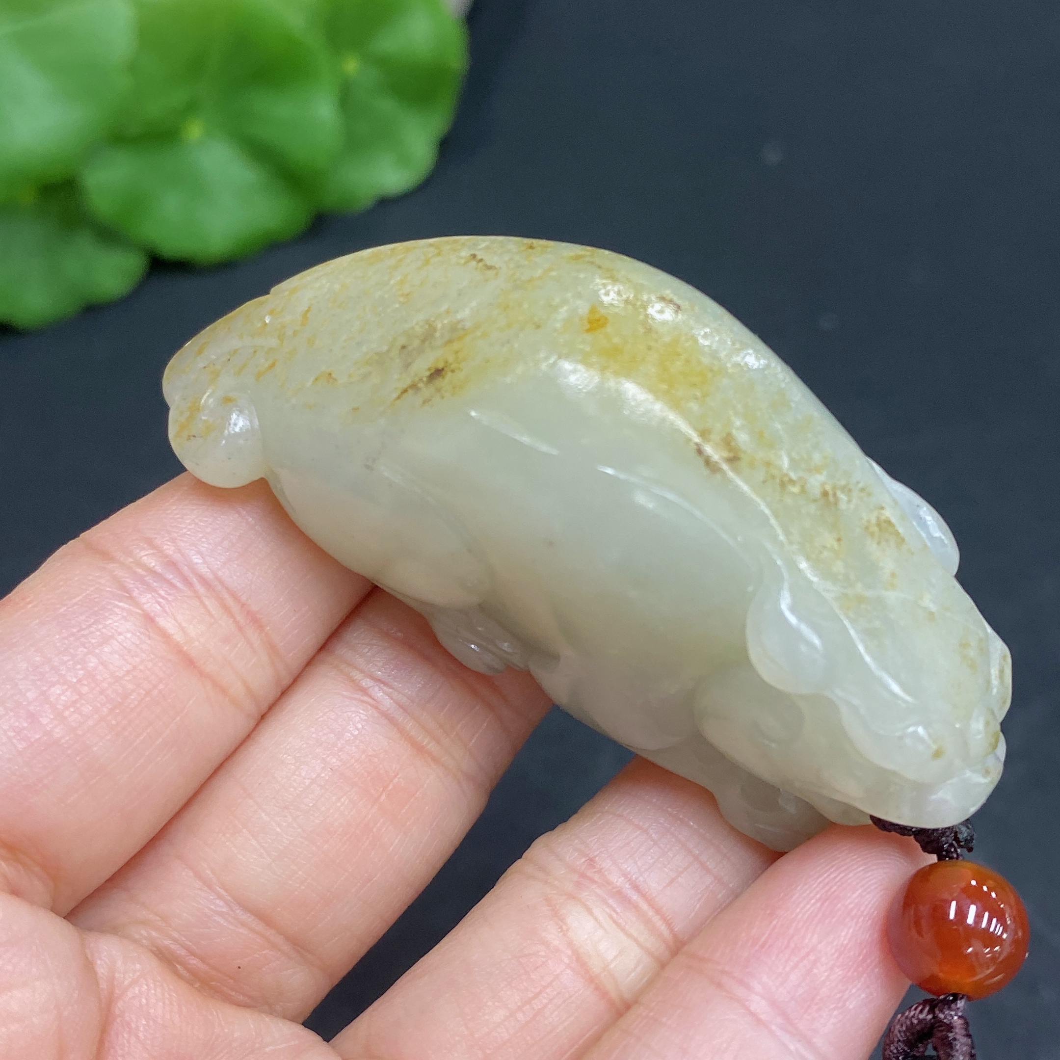 H32758935 Hetian Jade Handheld Carving Auspicious Beast