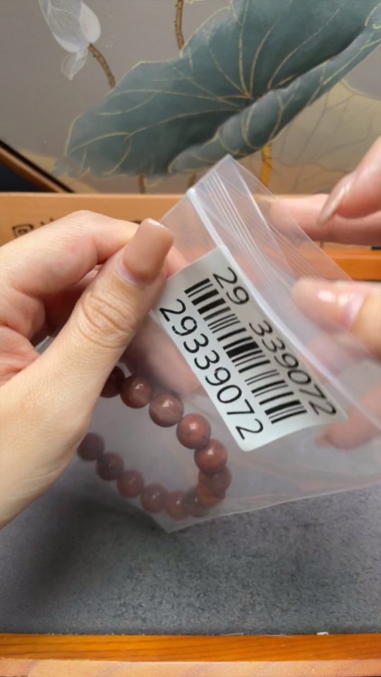 C29339072 Red Agate Bracelet, Visible Organic Matter, Total Weight Approx. 45.03g, Size Approx. 11.7mm