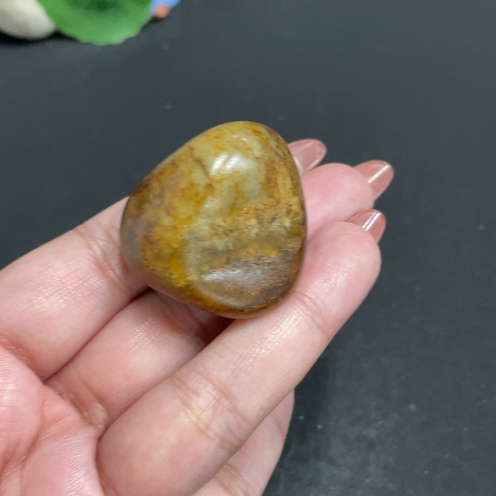 H34010445 Hetian Jade, undetermined origin of skin color, contains other mineral components, total weight approximately 42.3g