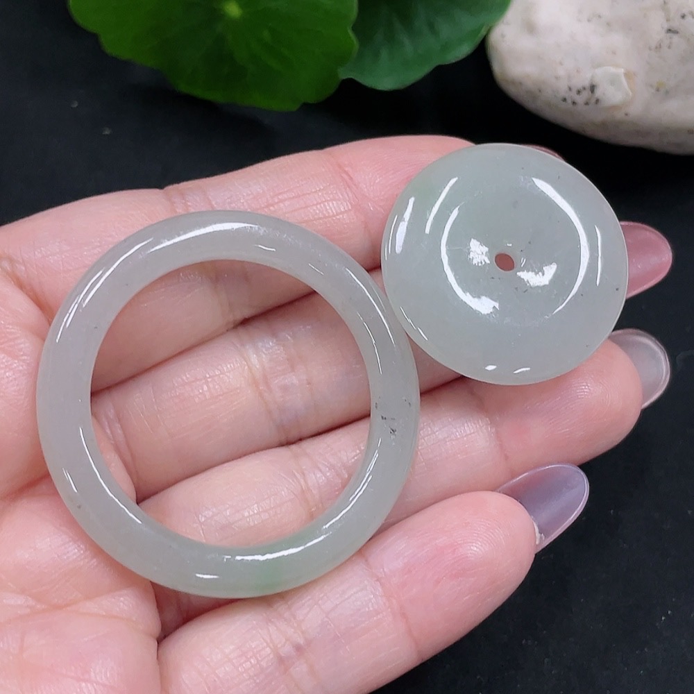 F34982938 Jadeite Mother-and-Child Button Pendant, Total Weight Approximately 15.6g