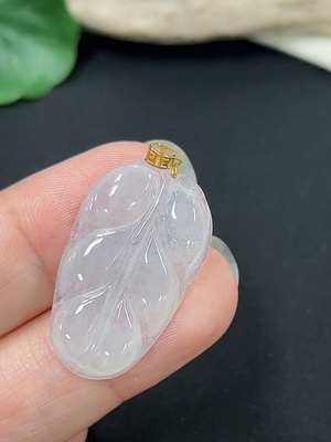 F46545532 翡翠叶子挂件 18k 货品总重约2.63g