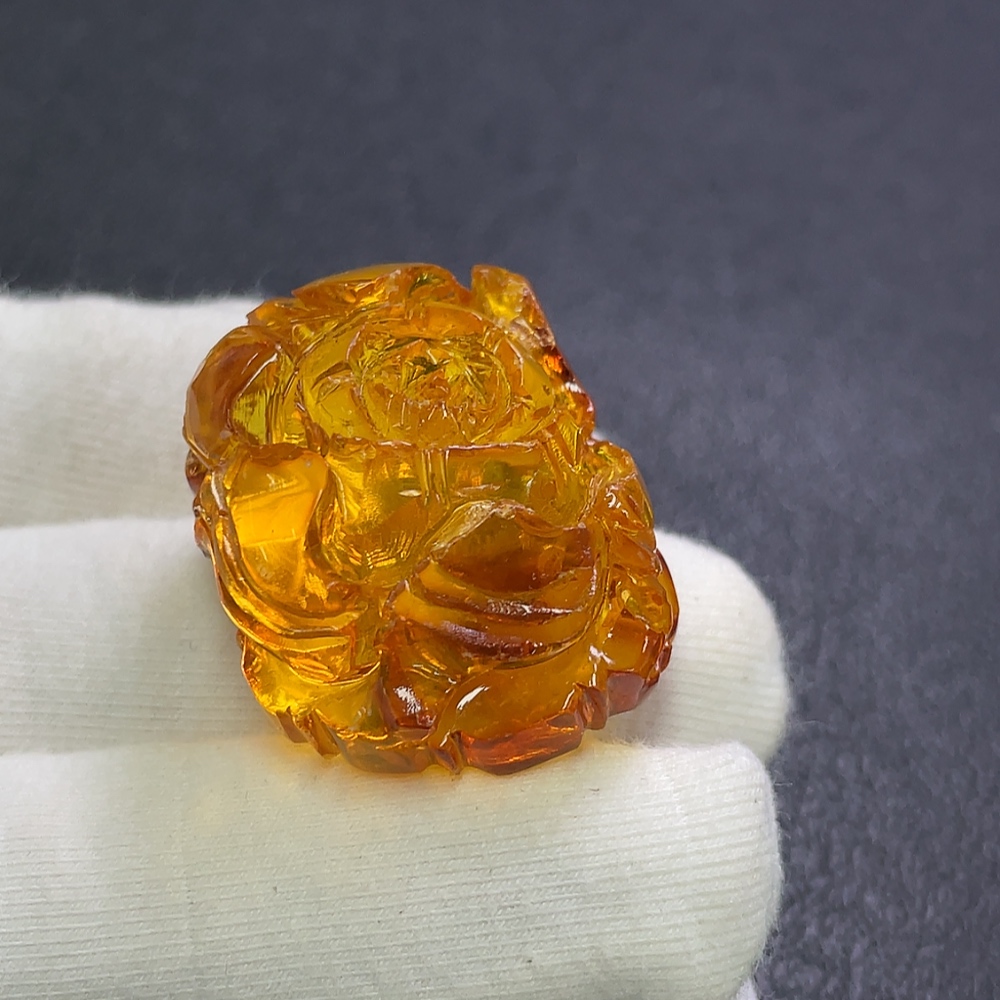 C30510271 Amber Beeswax Pendant with Colorless Coating, Total Weight Approx. 10.71g