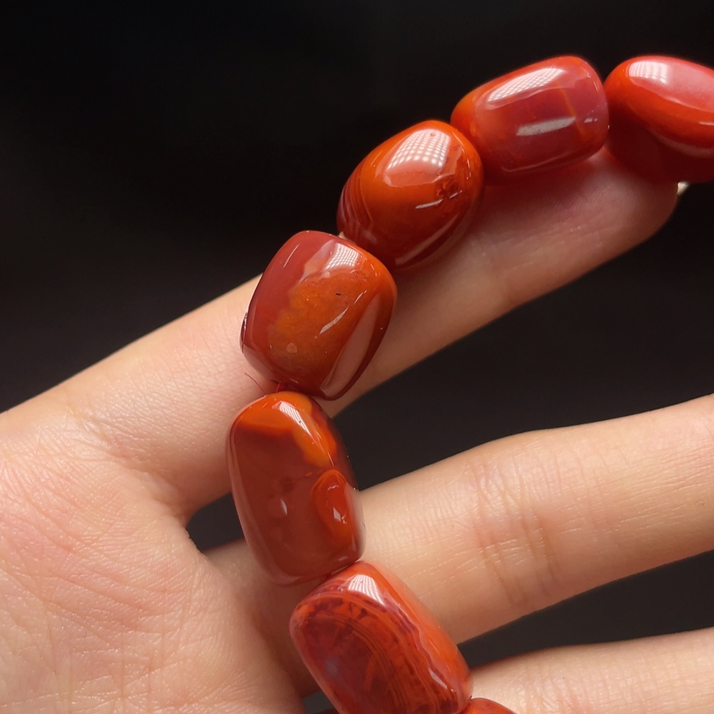 C34049208 Red Agate Bracelet with Visible Organic Matter, Total Weight Approx. 56.62g, Size About 11.9mm