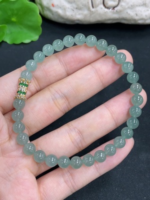 F46571160 翡翠手串 非金  货品总重约13.3g  卡6mm左右