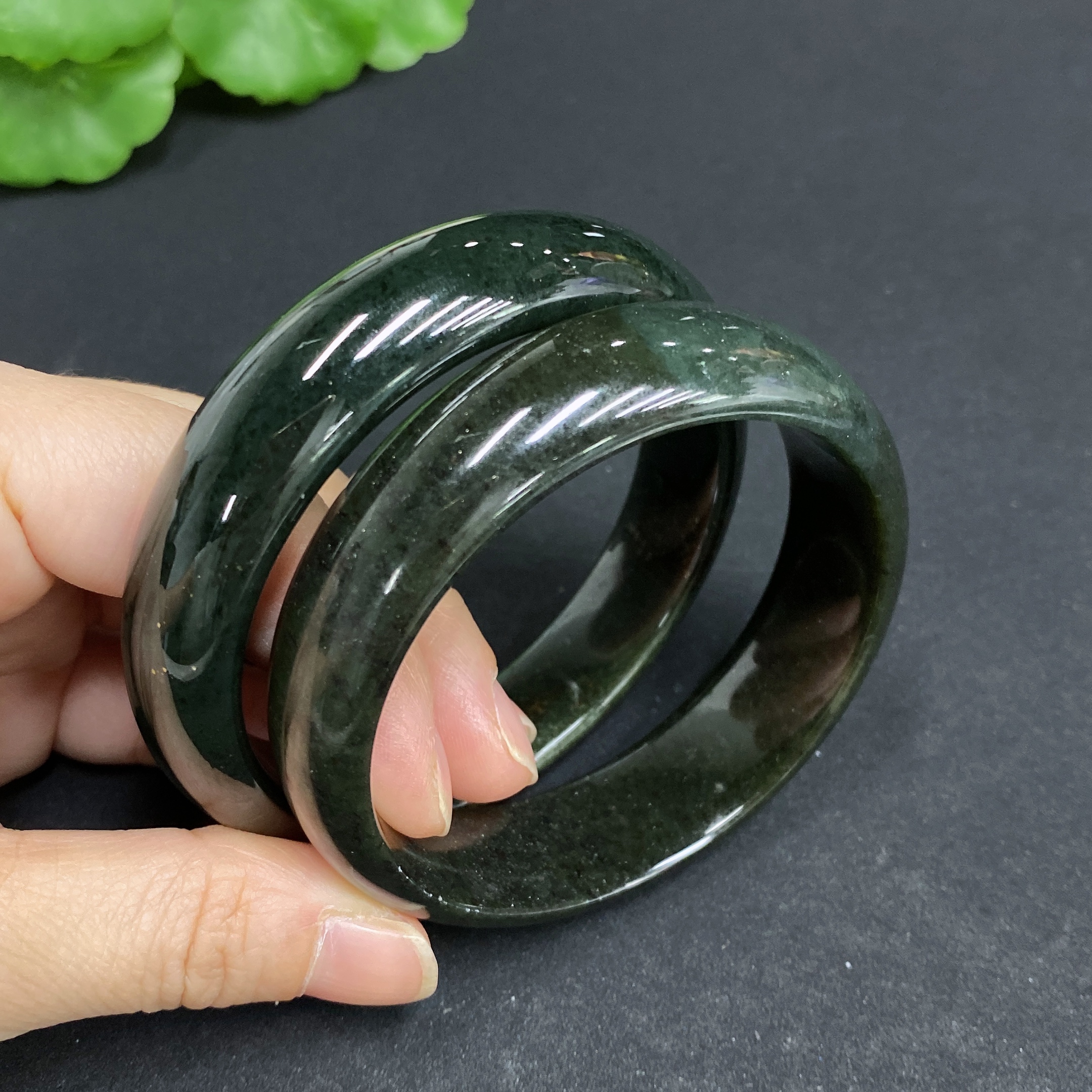 H34015196 Hetian Jade Round Bracelet Size 55.7/57.4 Total Weight Approx. 103.3g