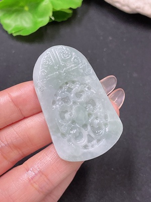 F34047744 翡翠挂件 毛货 货品总重约20.81g