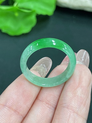 F41818420 翡翠戒圈 货品总重约2.8g  圈口20