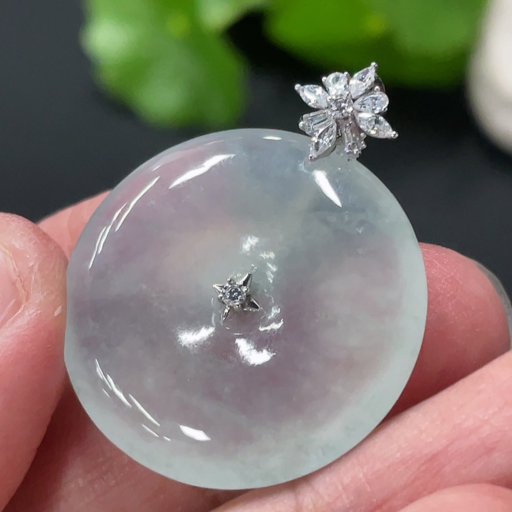 F30520492 Jadeite Peace Knot Pendant with 18K Gold Setting, Non-Diamond, Total Weight Approx. 6.97g