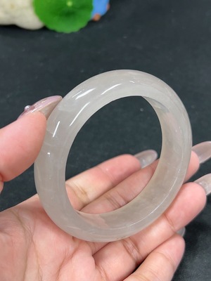 H41946678 非洲翠(独龙玉)正圈手镯 圈口57.7 货品总重约62.5g