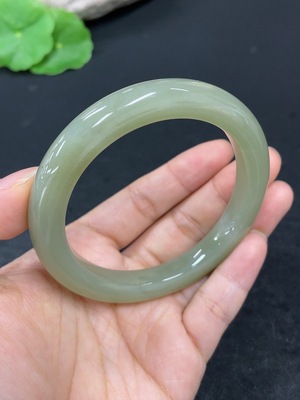H46559917 和田玉正圈手镯 圈口56.8      货品总重约48.8g