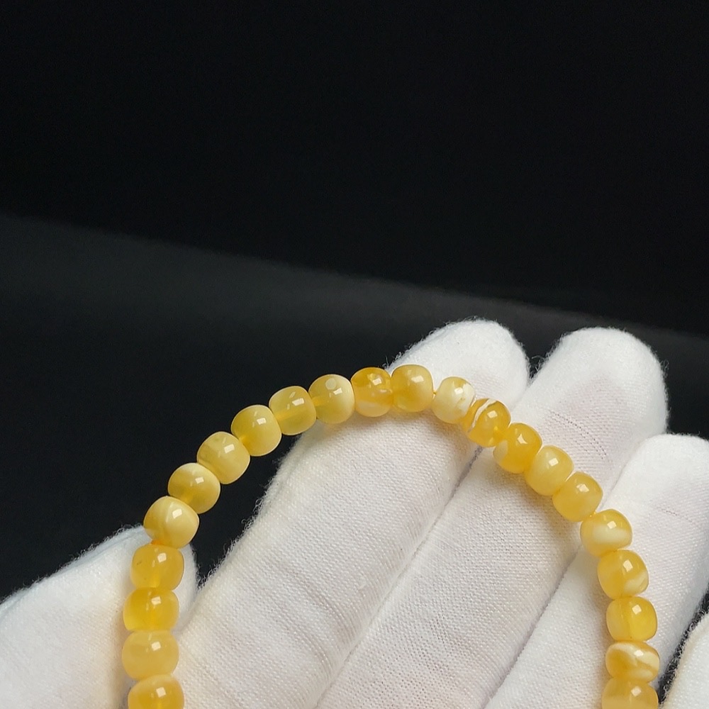 C33921040 Amber Beeswax Bracelet Total Weight About 7.49g With String Size Approx.6.1mm