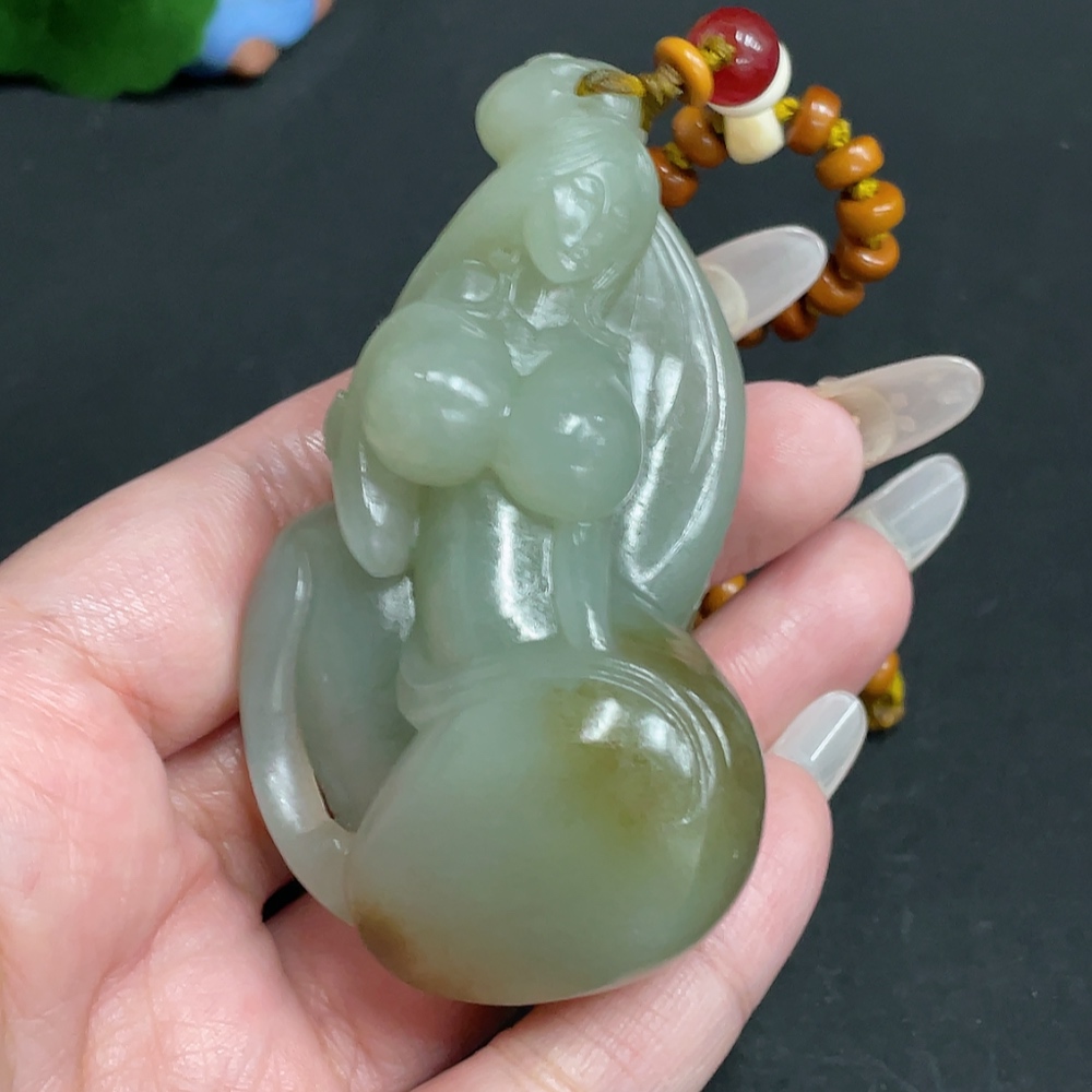 H28203929 Hetian Jade Handheld Ornament - Nation's Beauty and Heavenly Fragrance - Undetermined Skin Color Origin - Total Weight (including chain): Approx. 123g