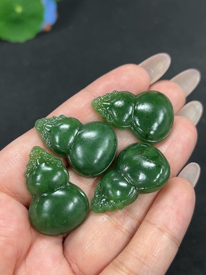 H41923171 和田玉碧玉挂件 货品总重约25.6g