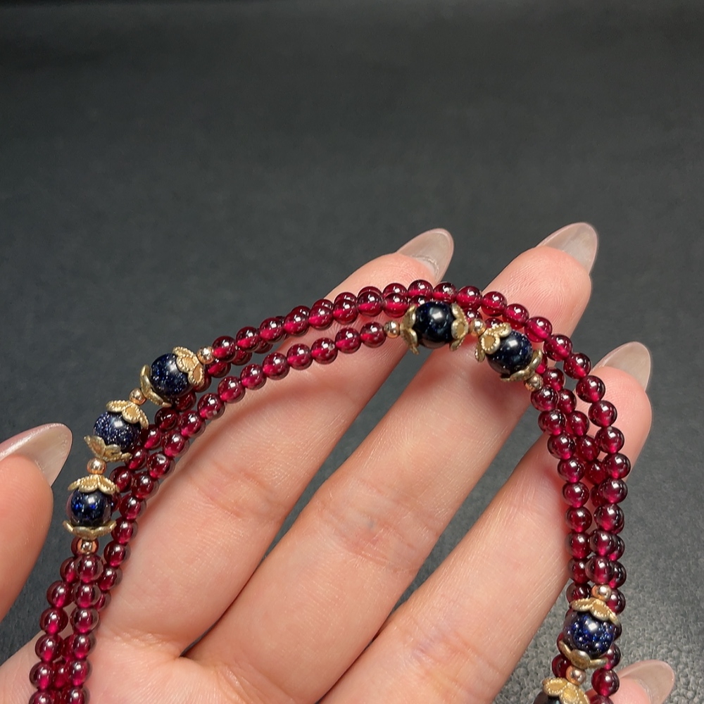 C34993020 Garnet bead necklace with non-natural, non-gold accents, total weight approx. 25.25g, bead size 3.5mm