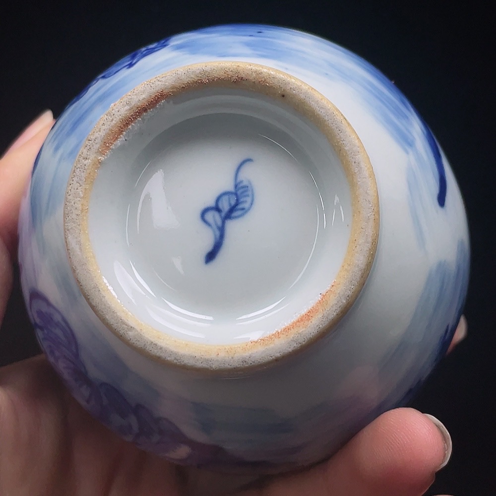W32764415 Modern blue and white deer-head vase ceramic, intact, size as per actual item