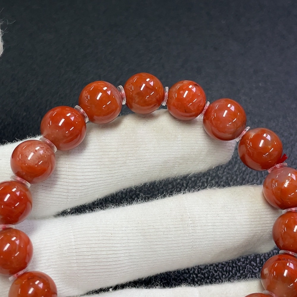 C31578315 South Red Agate Bracelet approx. 10.9mm total weight approx. 36.95g visible organic matter