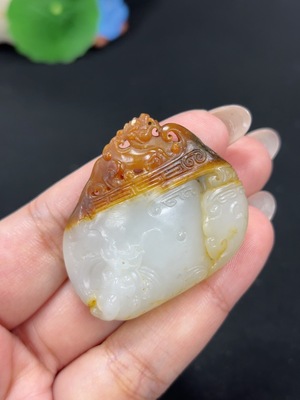 H43141145 和田玉挂件 瑞兽 货品总重约28.7g 皮色成因未定