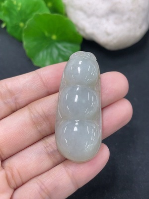 F46568482 翡翠挂件福豆 货品总约重10.7g