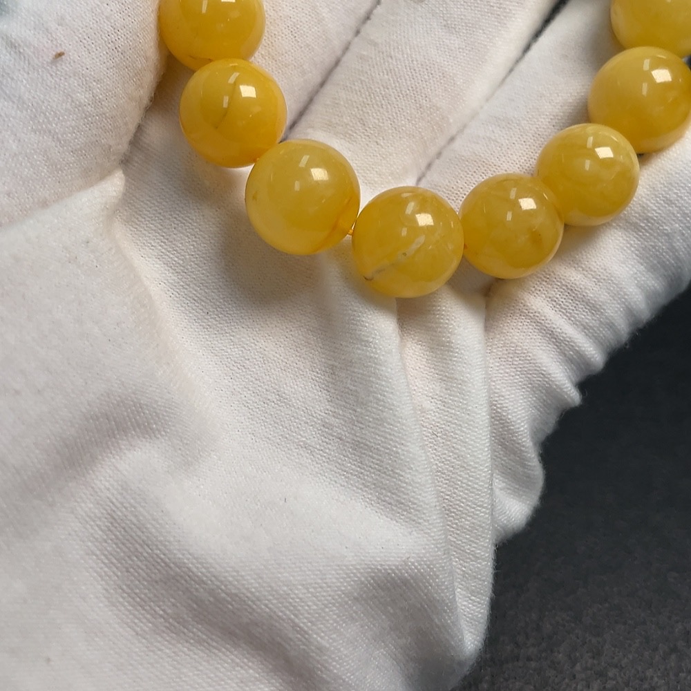 C33852730 Amber Beeswax Bracelet with Partial Visible Repairs, Total Weight Approx. 17.26g, Size ~12.1mm
