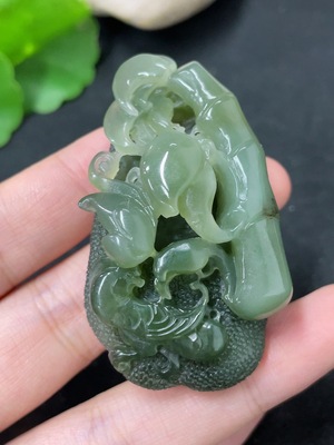 H46575699 和田玉挂件   竹节   货品总重约37.8g