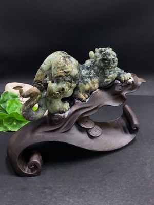 F34968207 Jadeite Unpolished Pi Xiu Ornament Total Weight Approx. 619.8g Containing Other Minerals