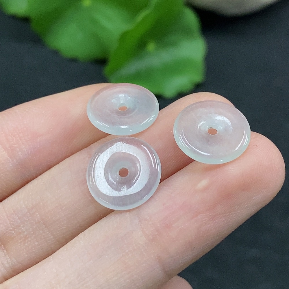 F33895788 Jadeite Peace Knot Sell as a Lot