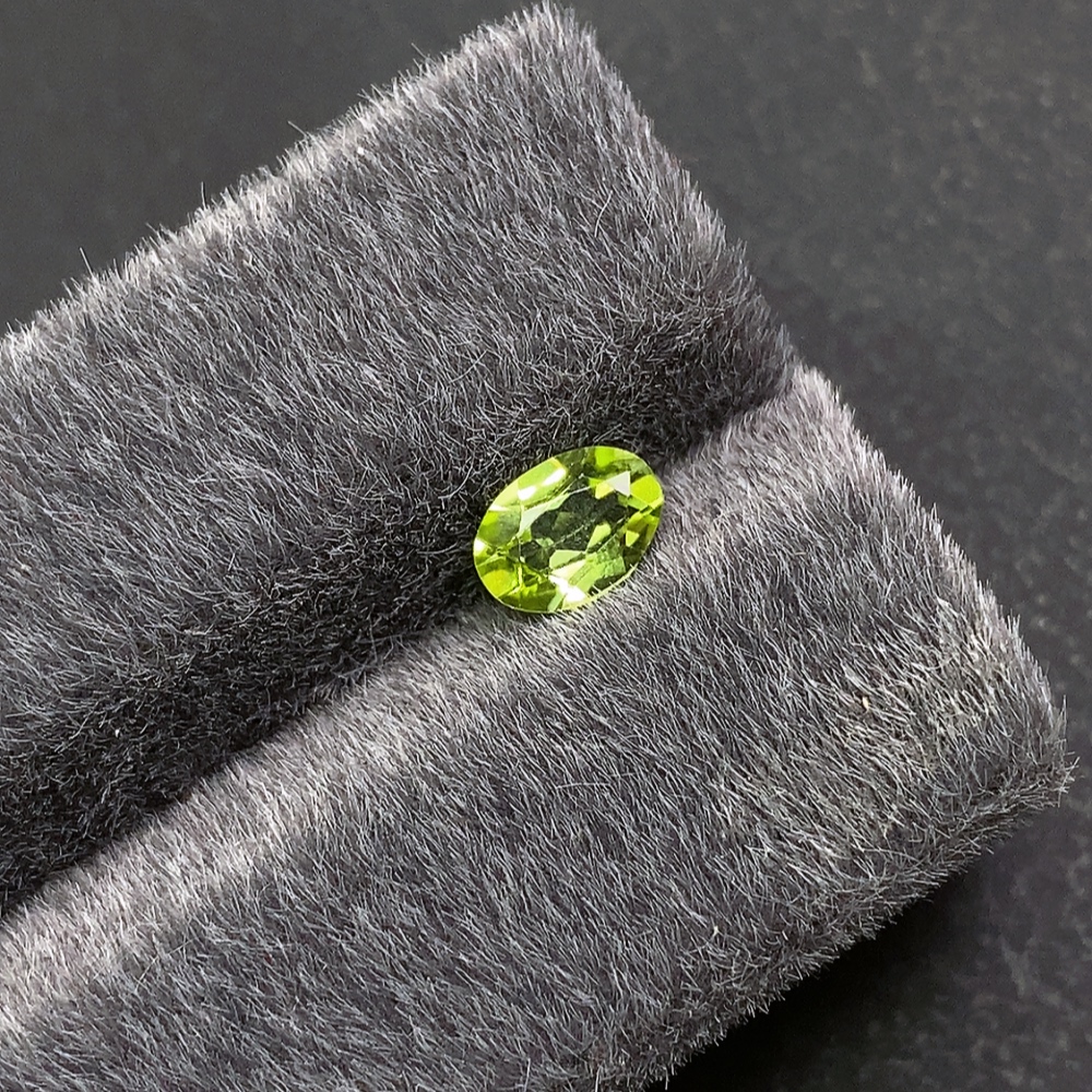 C12304697 Peridot Rough Stone Approx. 0.75ct